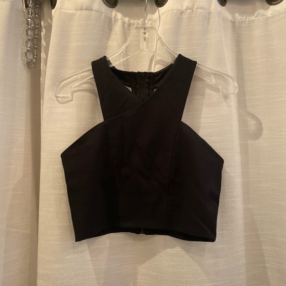 Black top - Picture 1 of 1